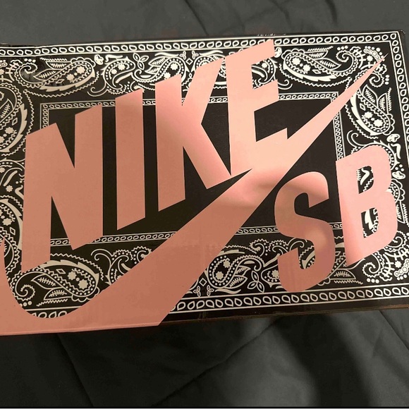 Nike dunks size 9M never worn - Picture 2 of 3